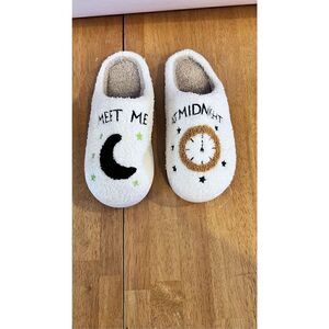 TAYLOR SWIFT INSPIRED SLIPPERS NEW SZ 9 MEET ME AT MIDNIGHT NEW